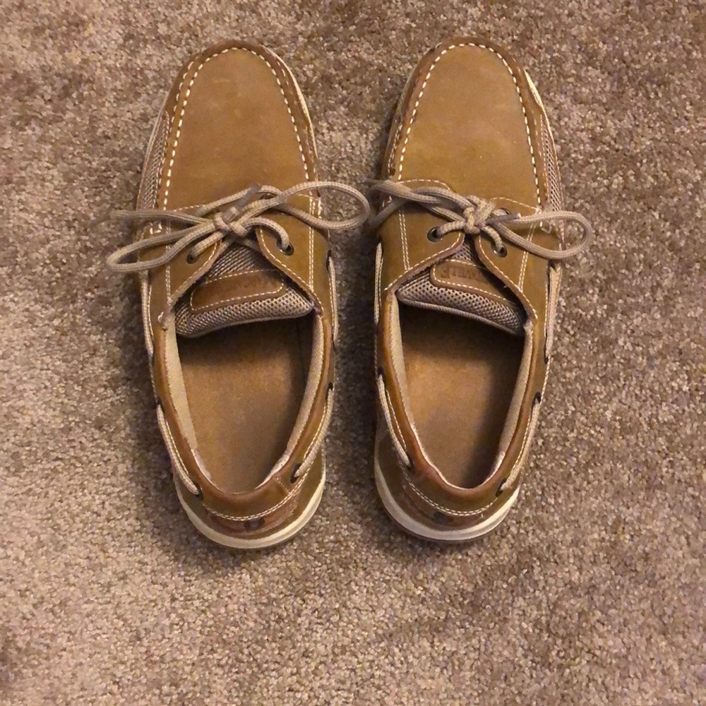 Lace up leather shoes
